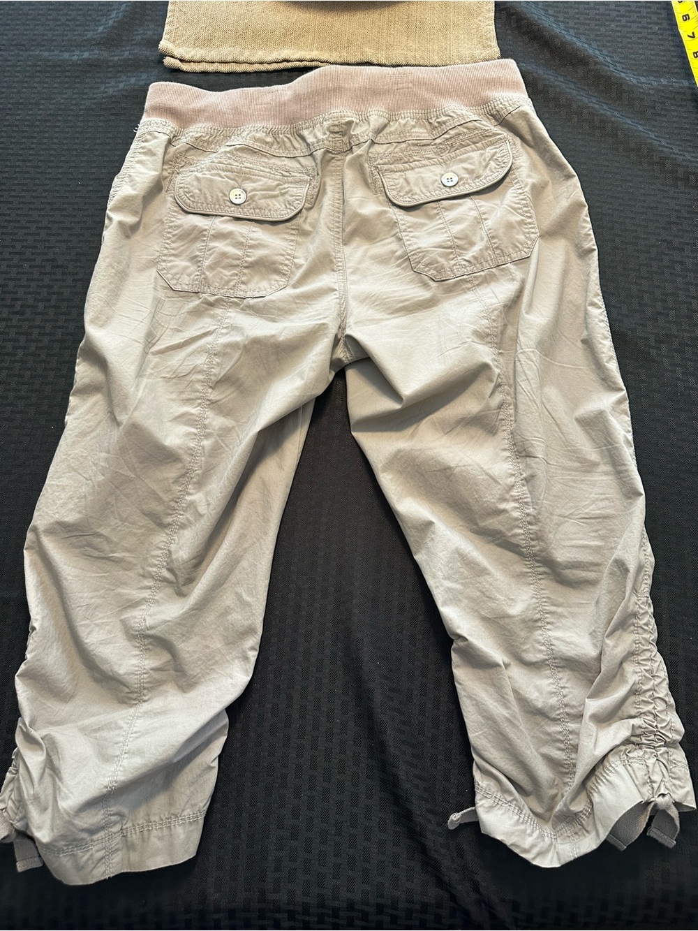 Calvin Klein Women’s  Light Beige Cargo Capri Pants - Picture 2 of 8